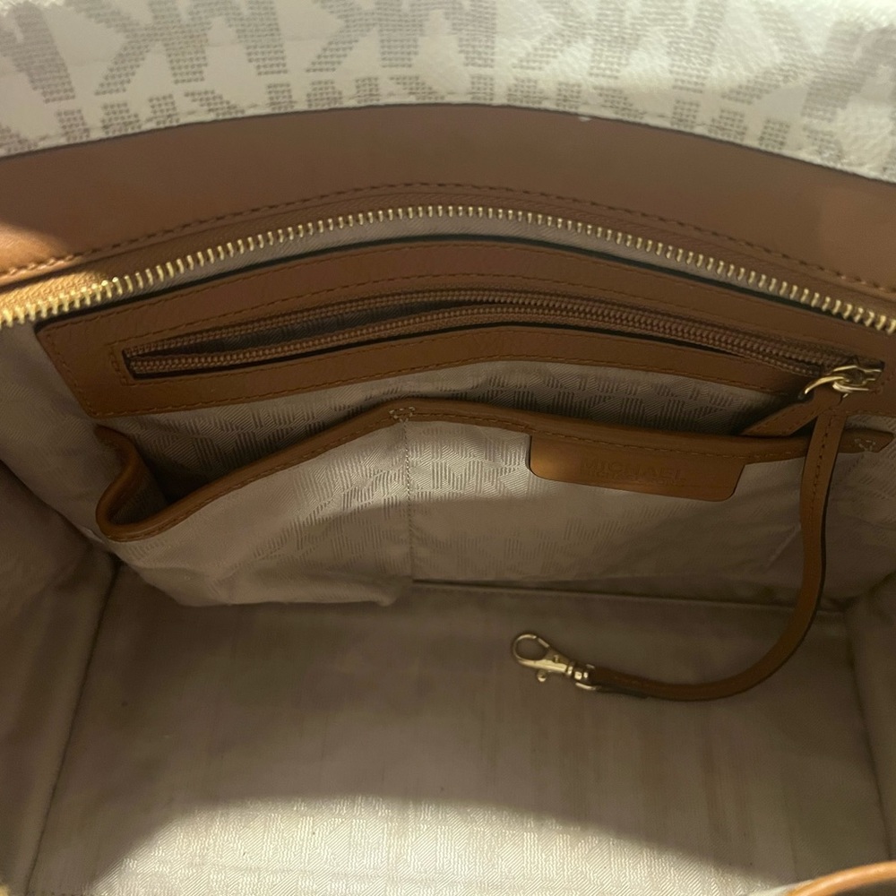 MK purse. - Picture 5 of 6